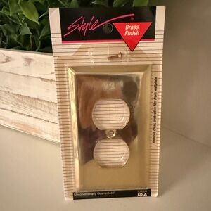 AmerTac Vintage Style Brass Finish Wall Plate with Screw.  New Old Stock 1996